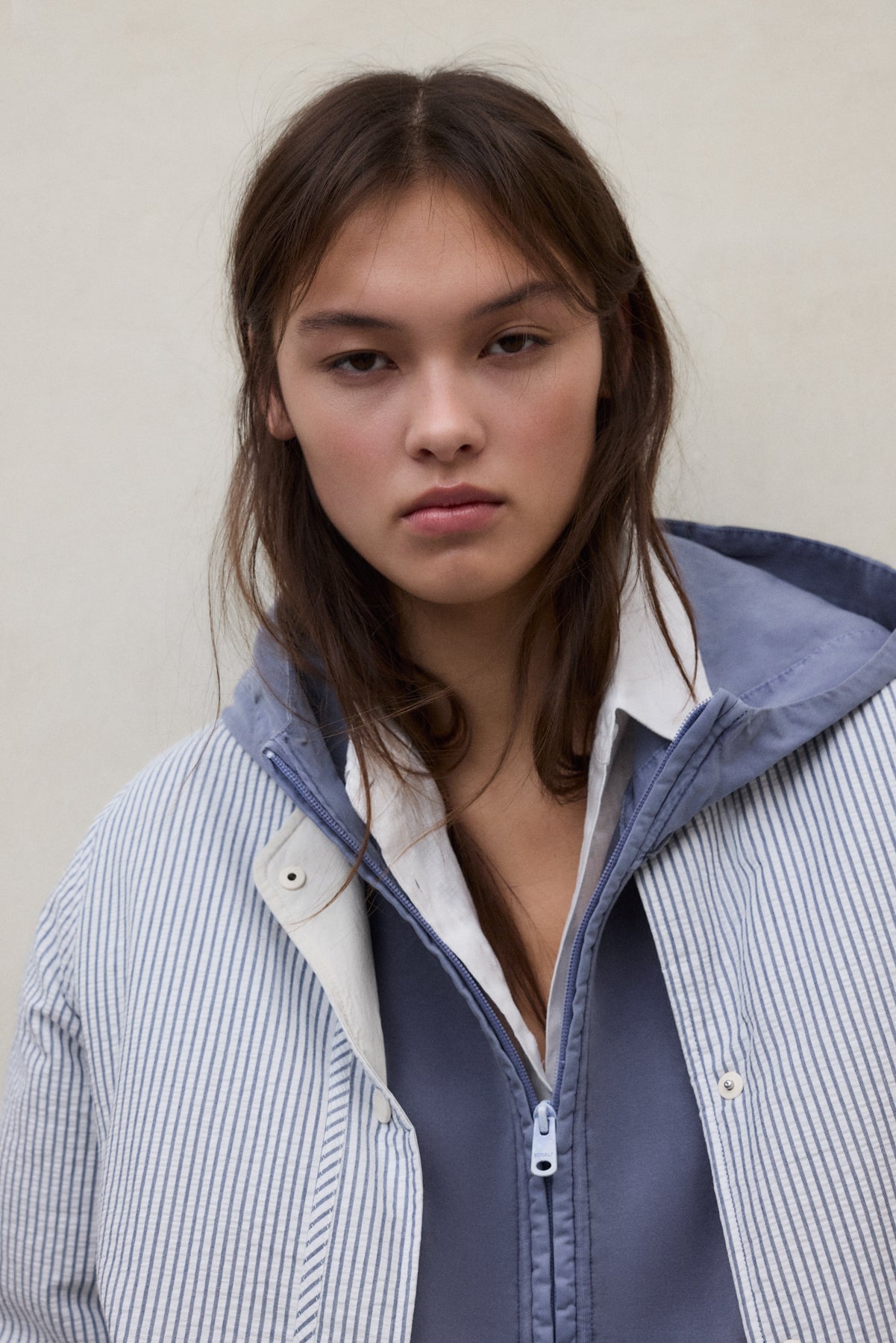 CHAQUETA REVERSIBLE GABI AZUL Y BLANCO