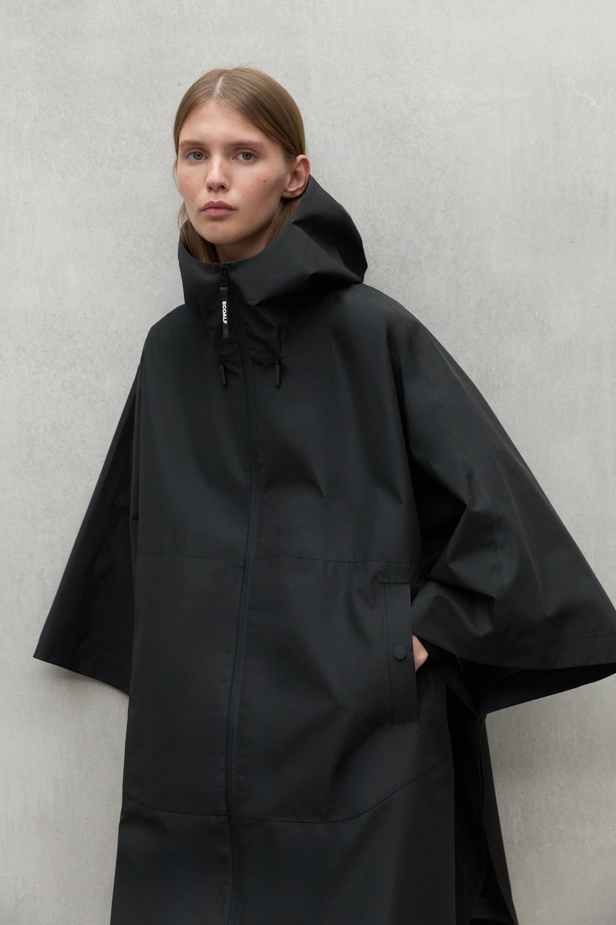 NIWA BLACK UNISEX CAPE