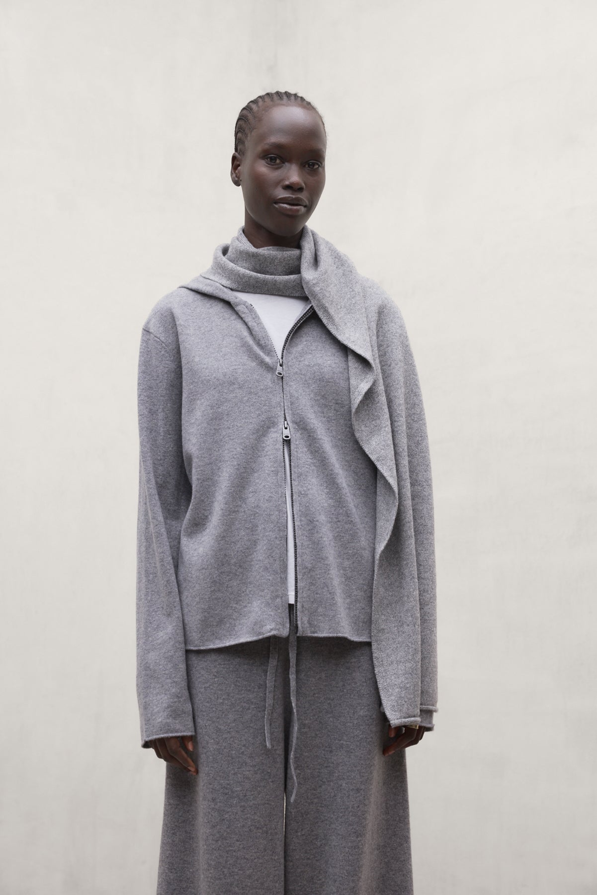 PULL ABRIL GRIS