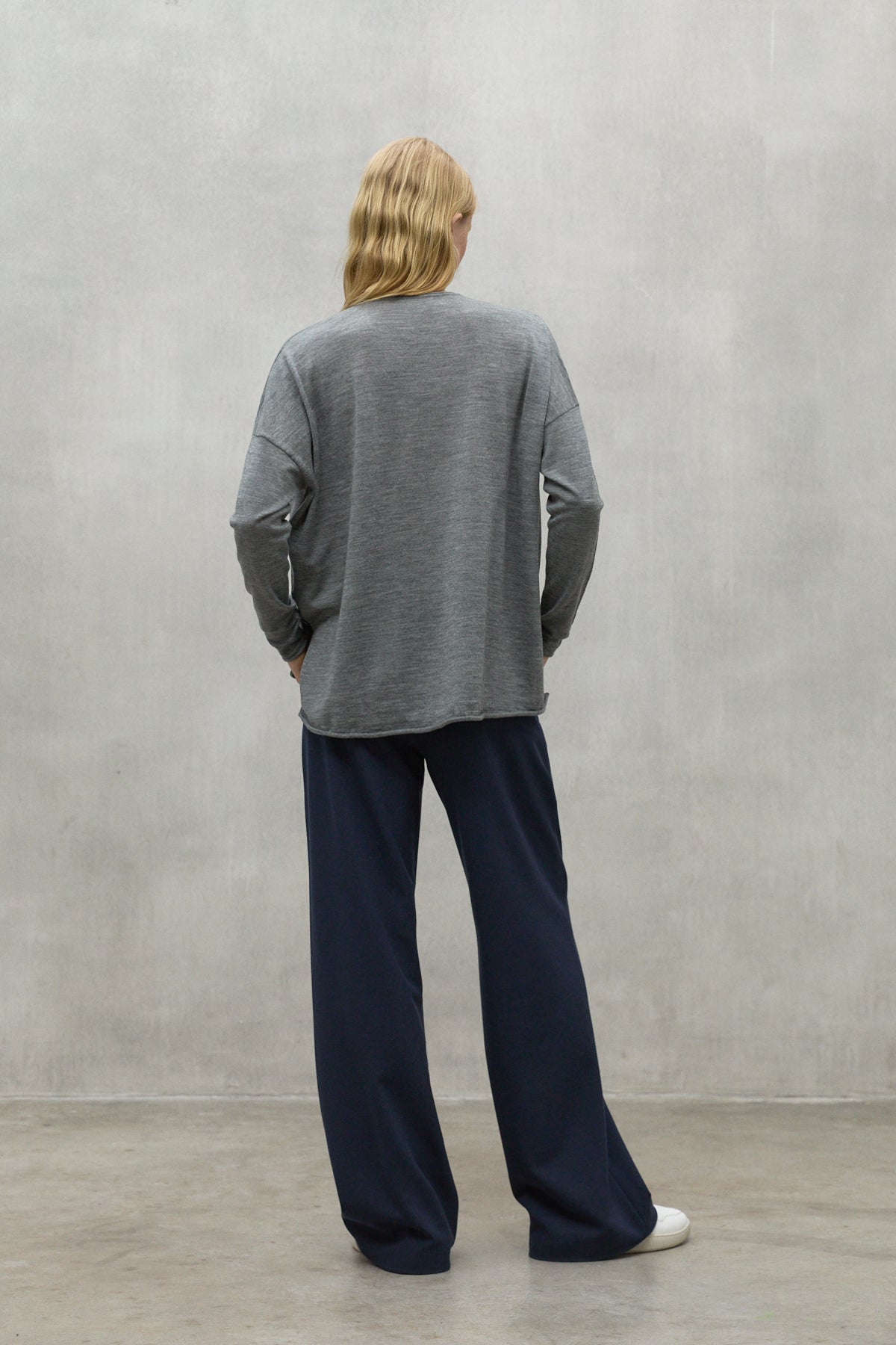 GREY ANTURIO SWEATER