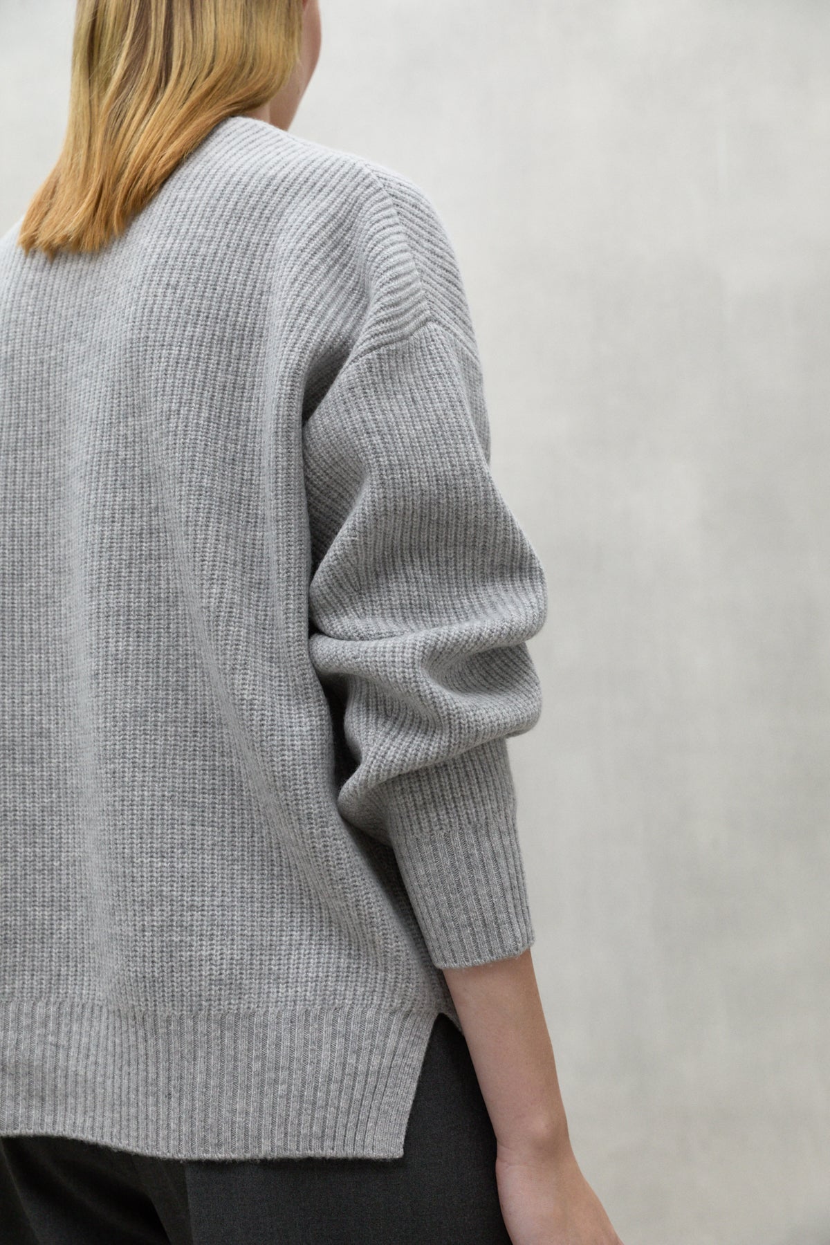 GREY AZALEA SWEATER