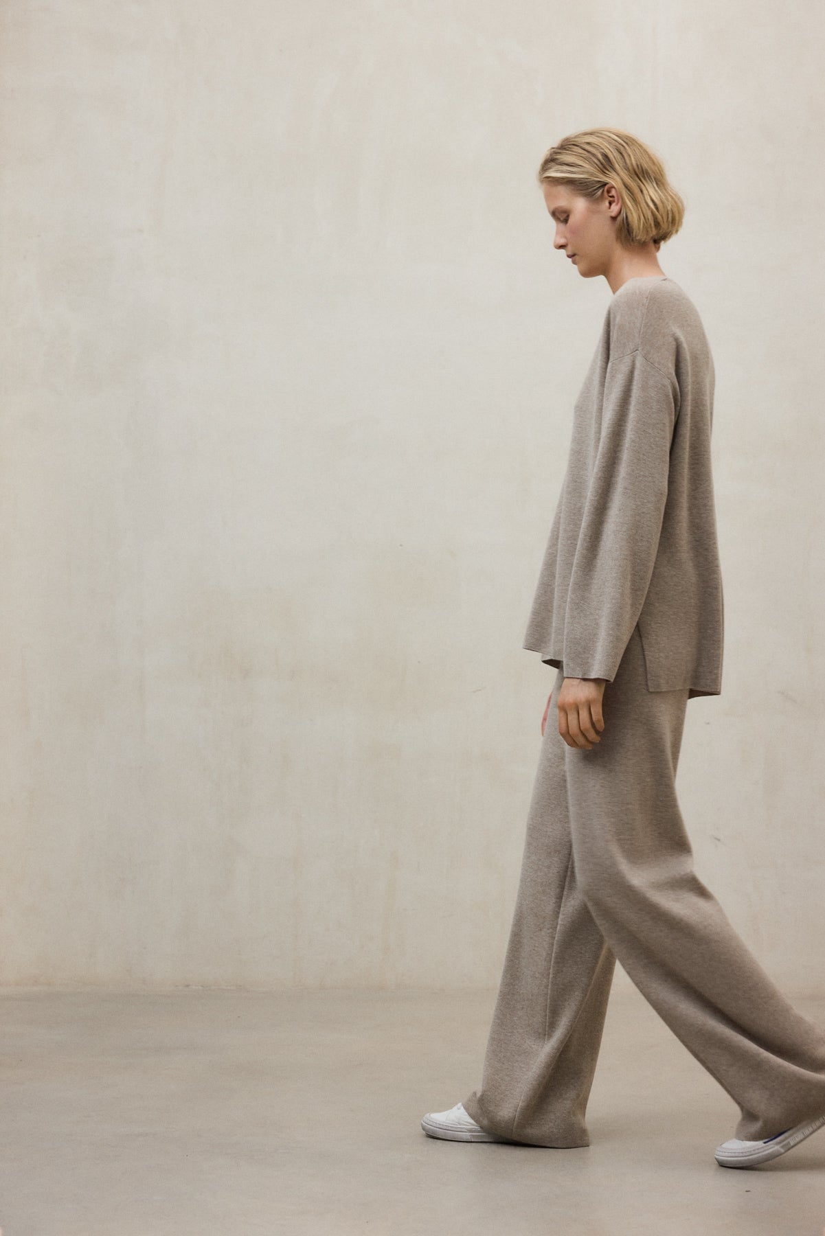 BEIGE BEGONIA SWEATER