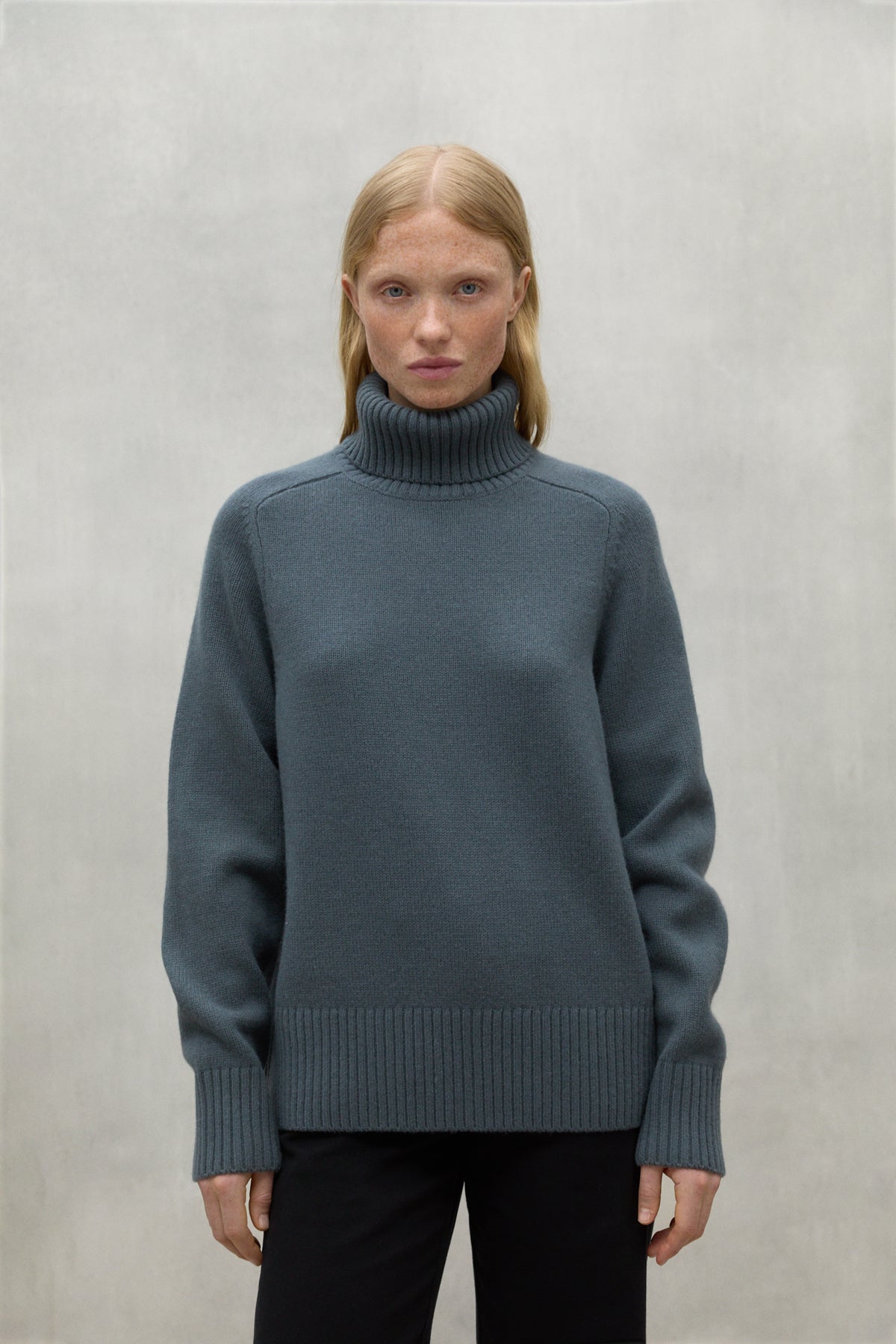 GRÜNER ROLLKRAGENPULLOVER CAQUI