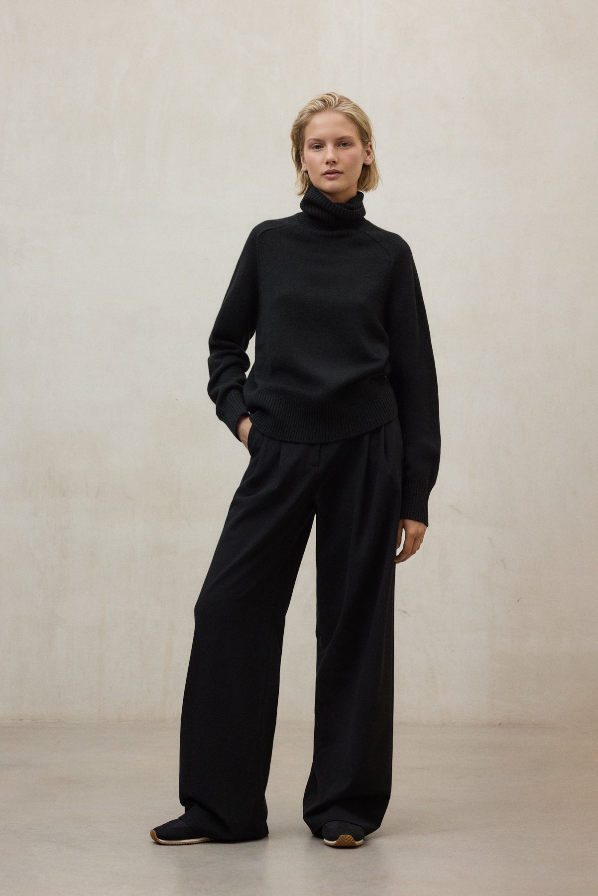 BLACK CAQUI SWEATER