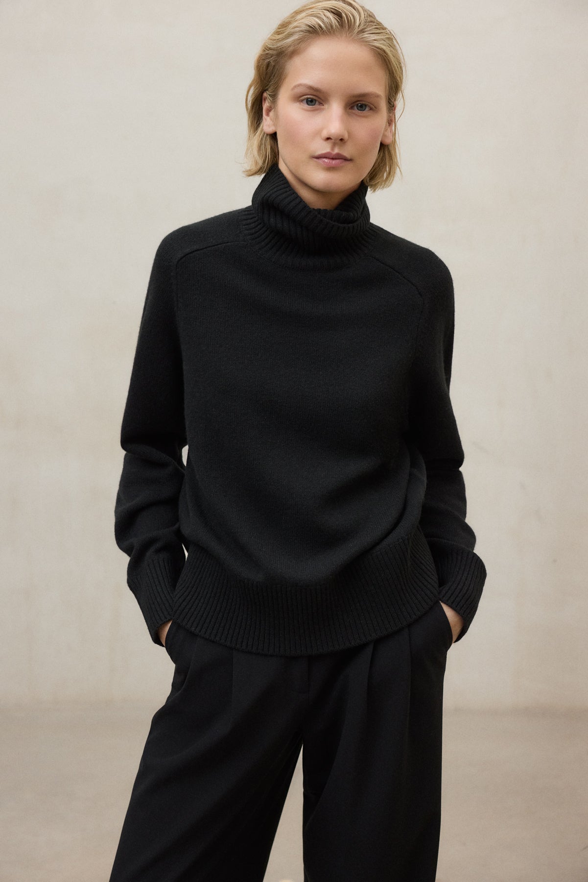 BLACK CAQUI SWEATER