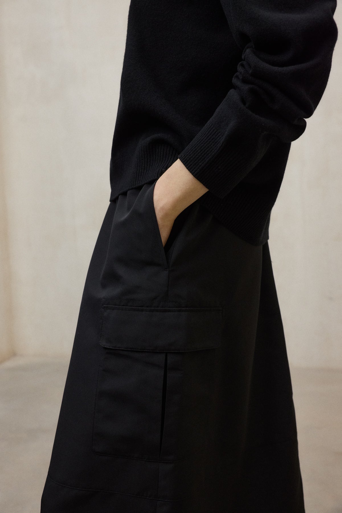 BLACK COSMOS SWEATER