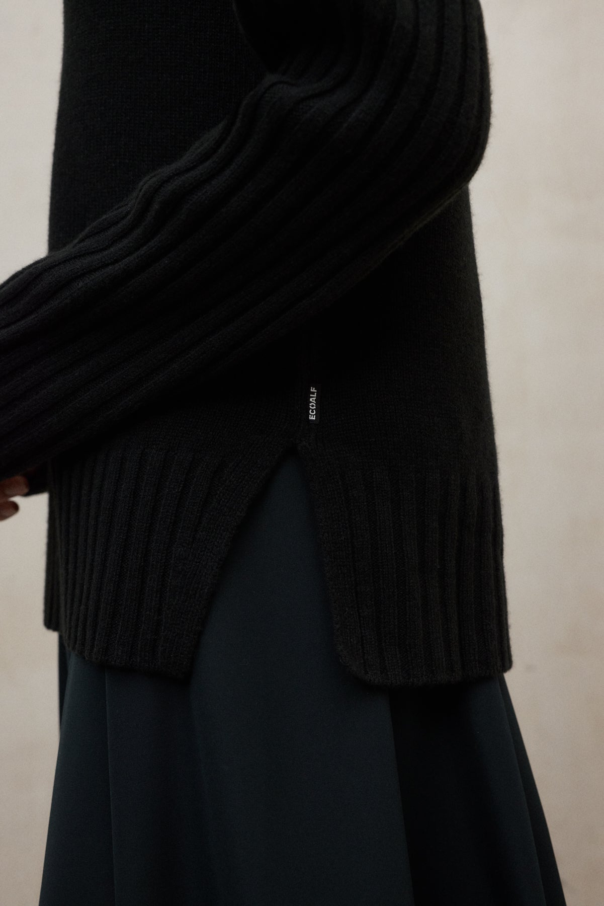 BLACK EUCALIPTO SWEATER