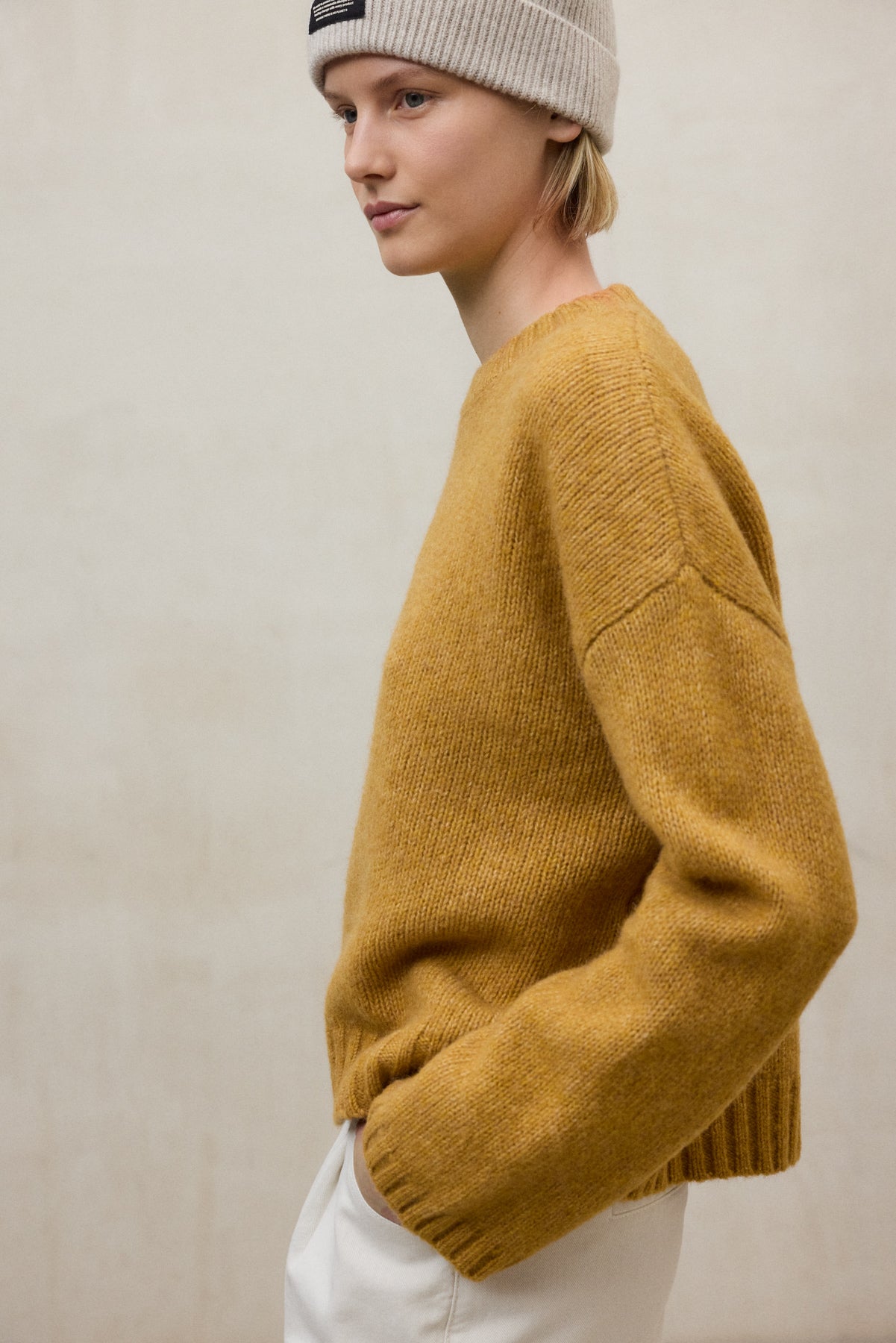 MUSTARD KIWI SWEATER