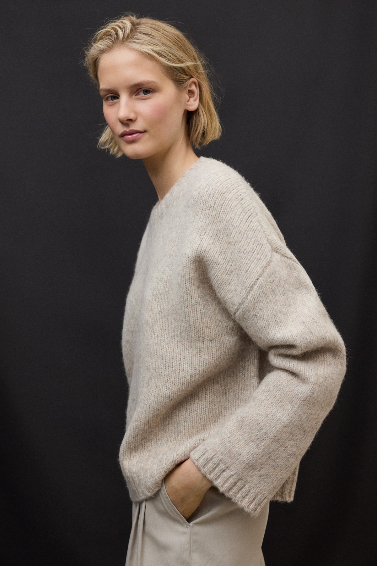 BEIGE KIWI SWEATER