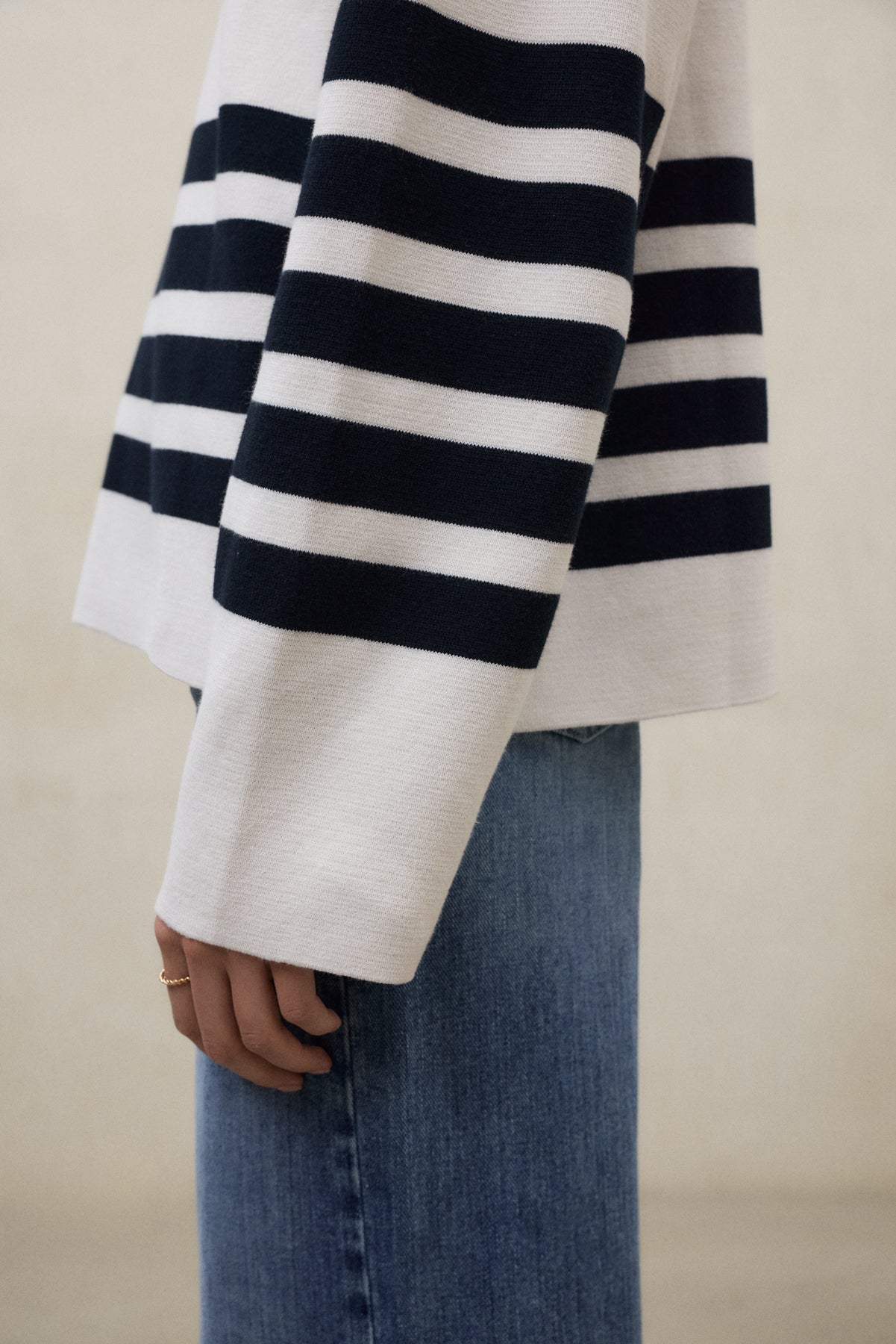 WHITE KOA SWEATER
