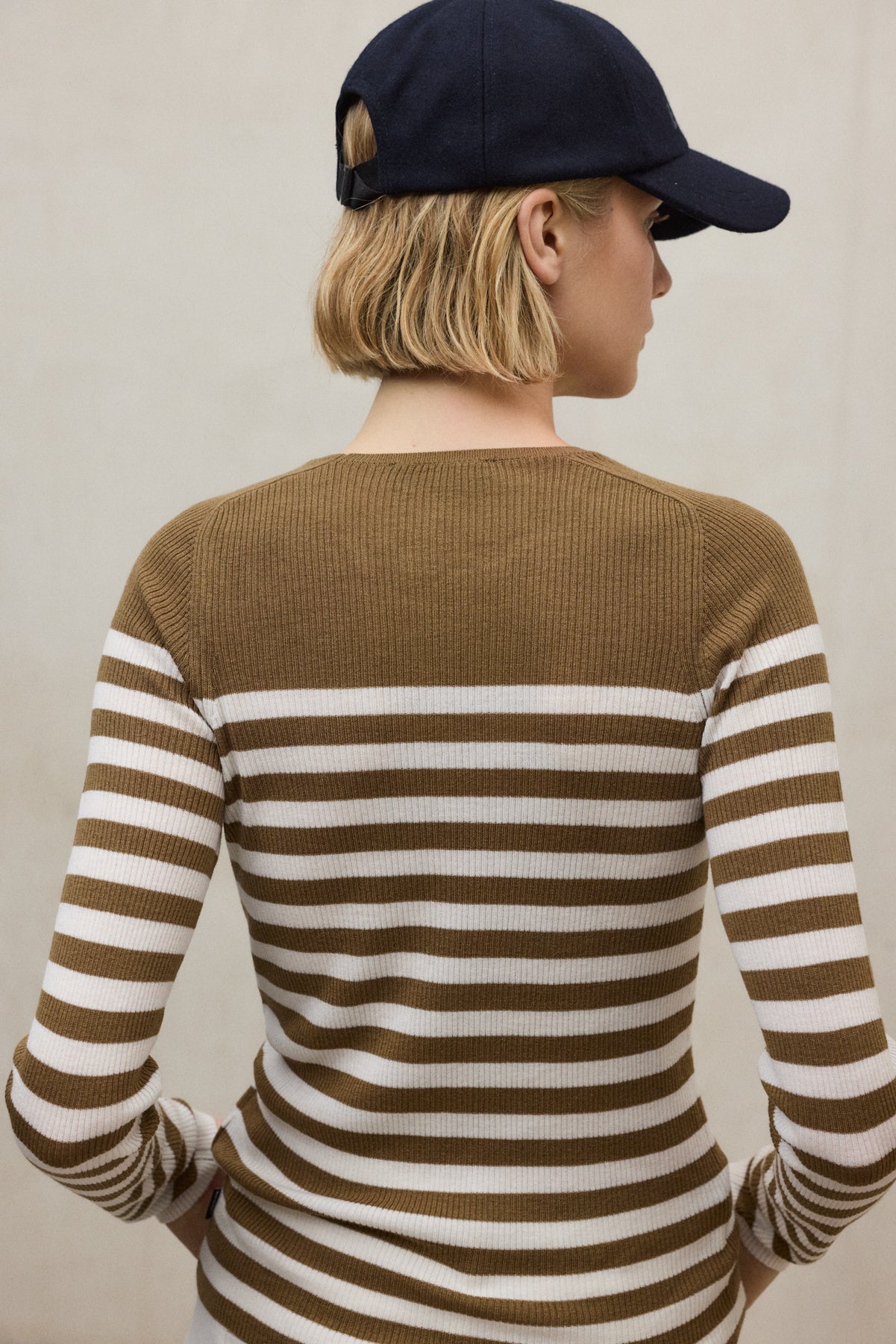 BROWN LILY SWEATER