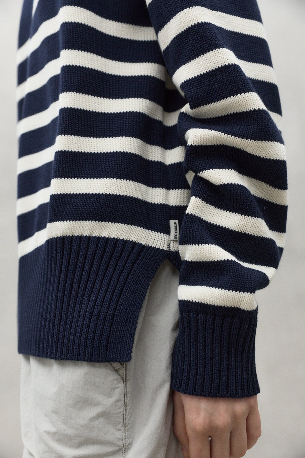 NAVY BLUE MOLIE KNITTED SWEATER