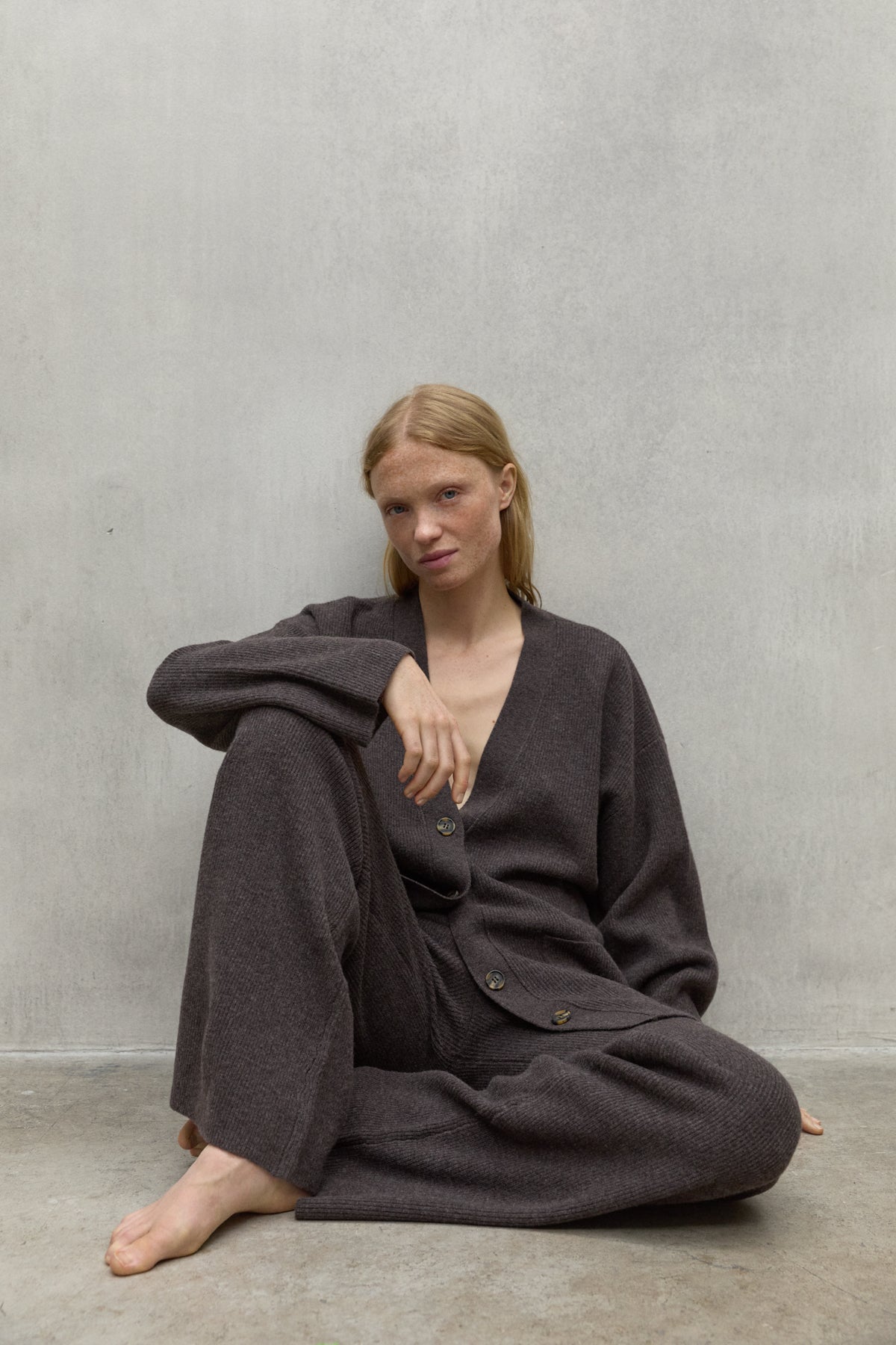 DARK BROWN NIM SWEATER