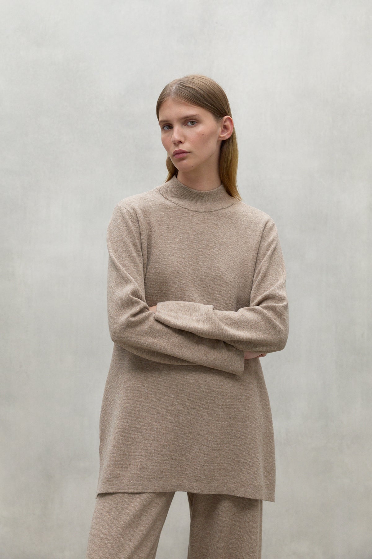 BEIGE PALNA SWEATER