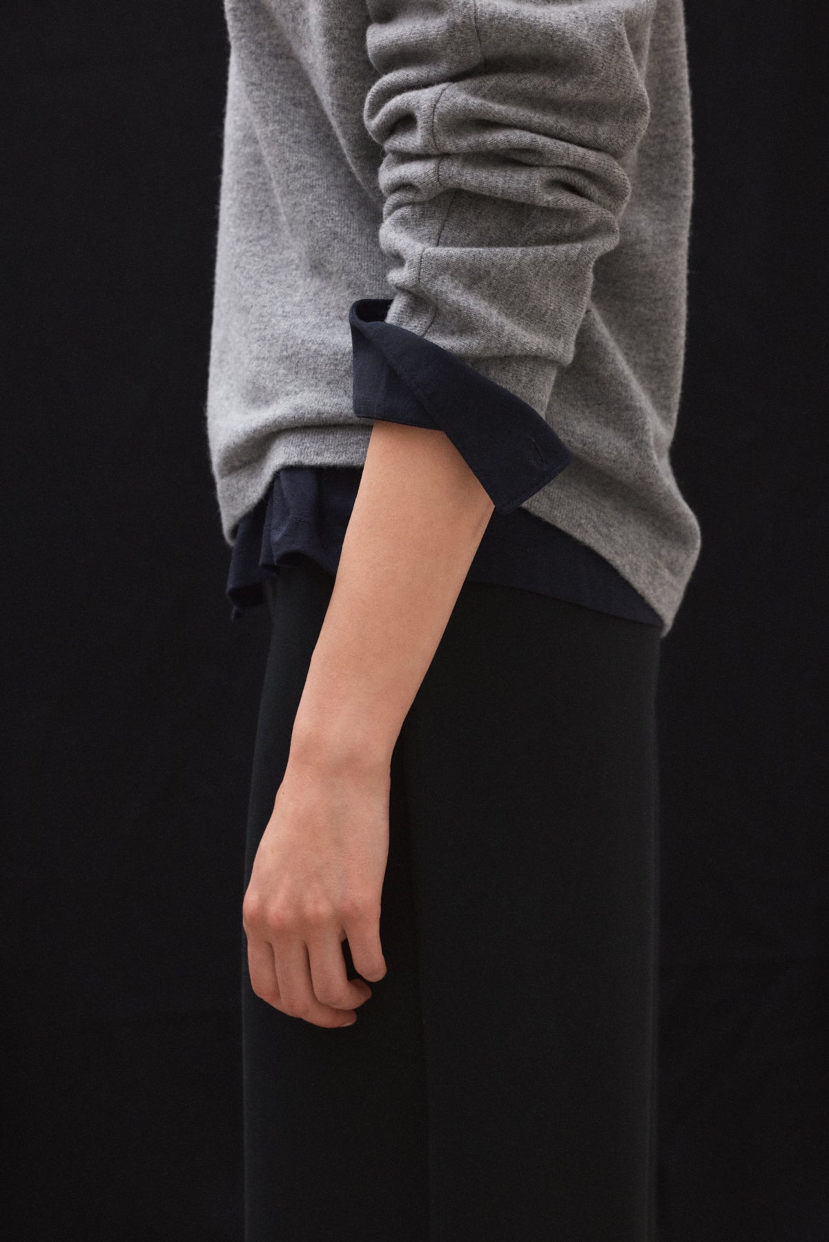 GREY YEBES SWEATER
