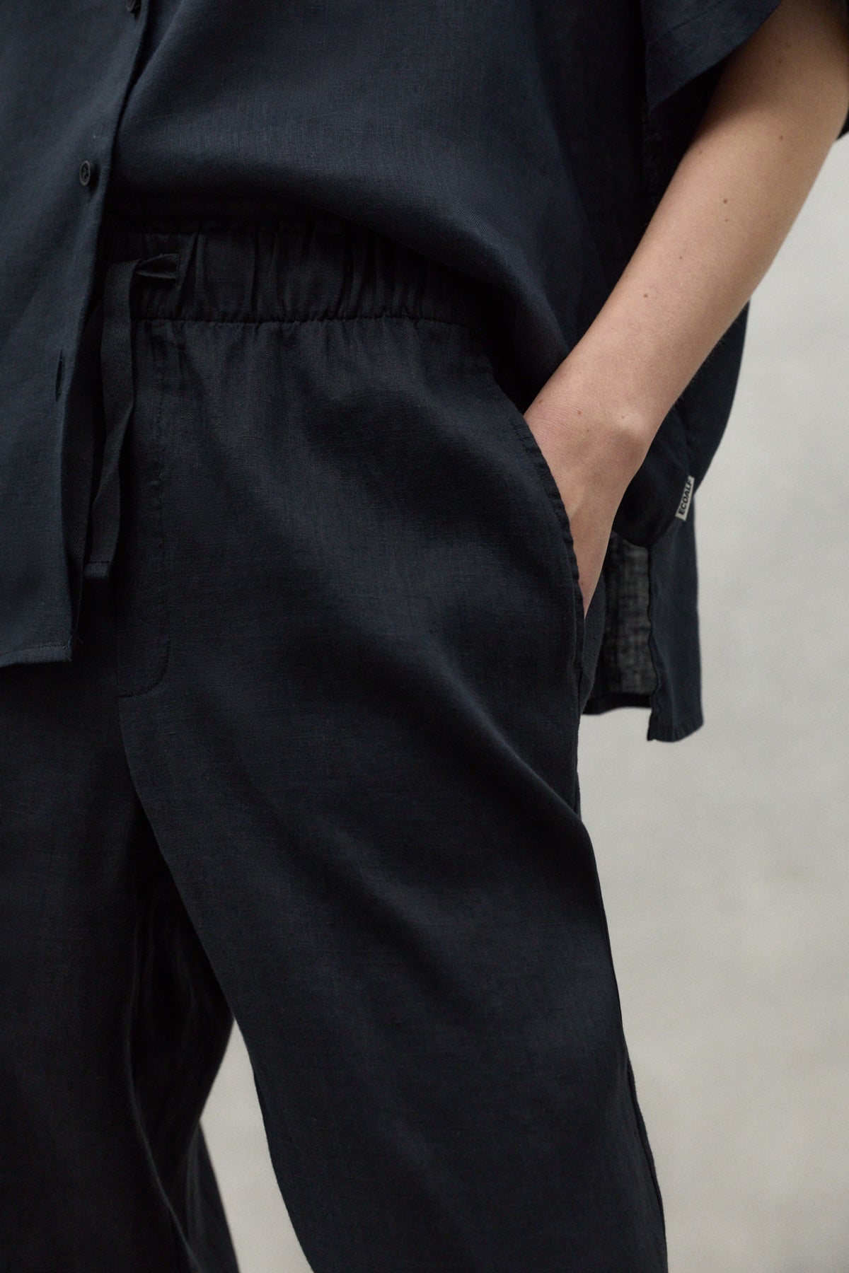 BLACK INDO LINEN TROUSERS