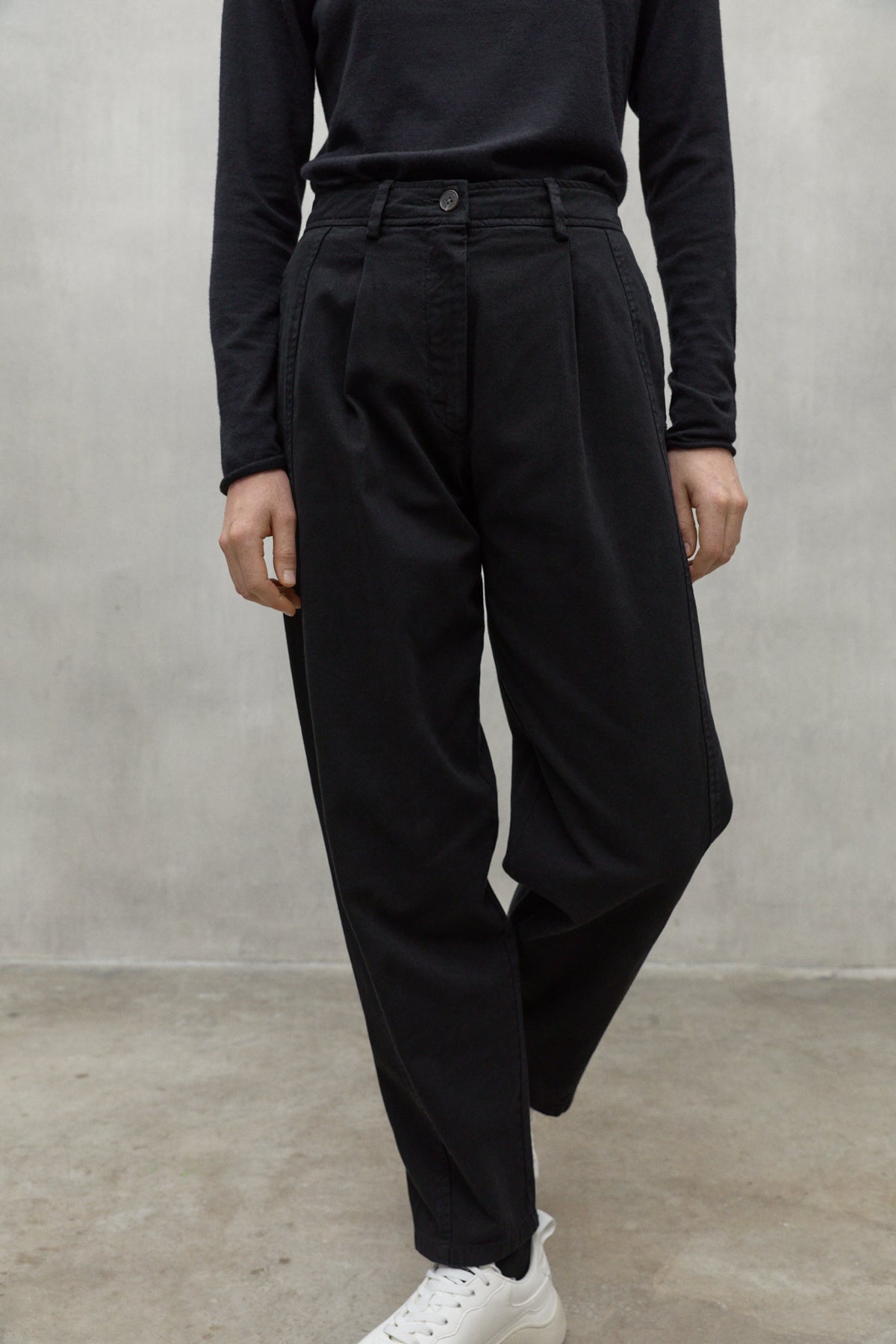 BLACK JERTE TROUSERS