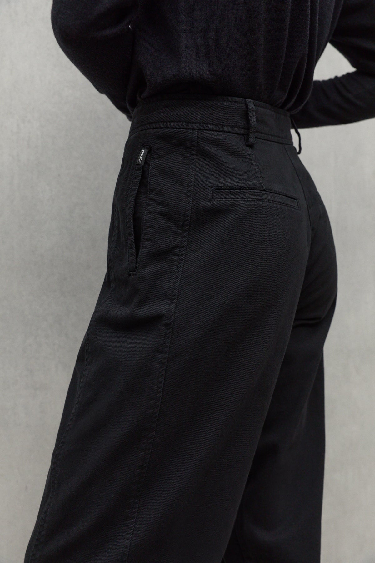 BLACK JERTE TROUSERS