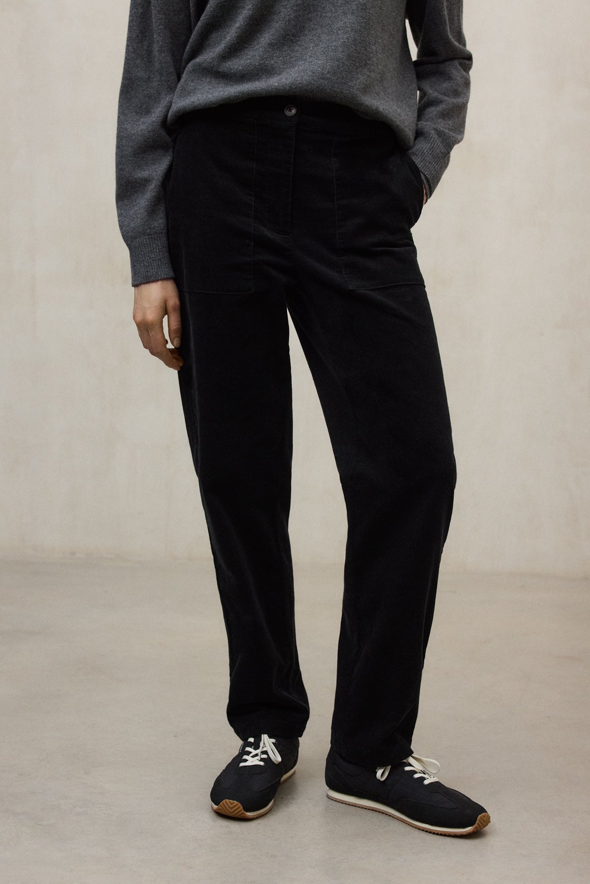 BLACK LAGA TROUSERS