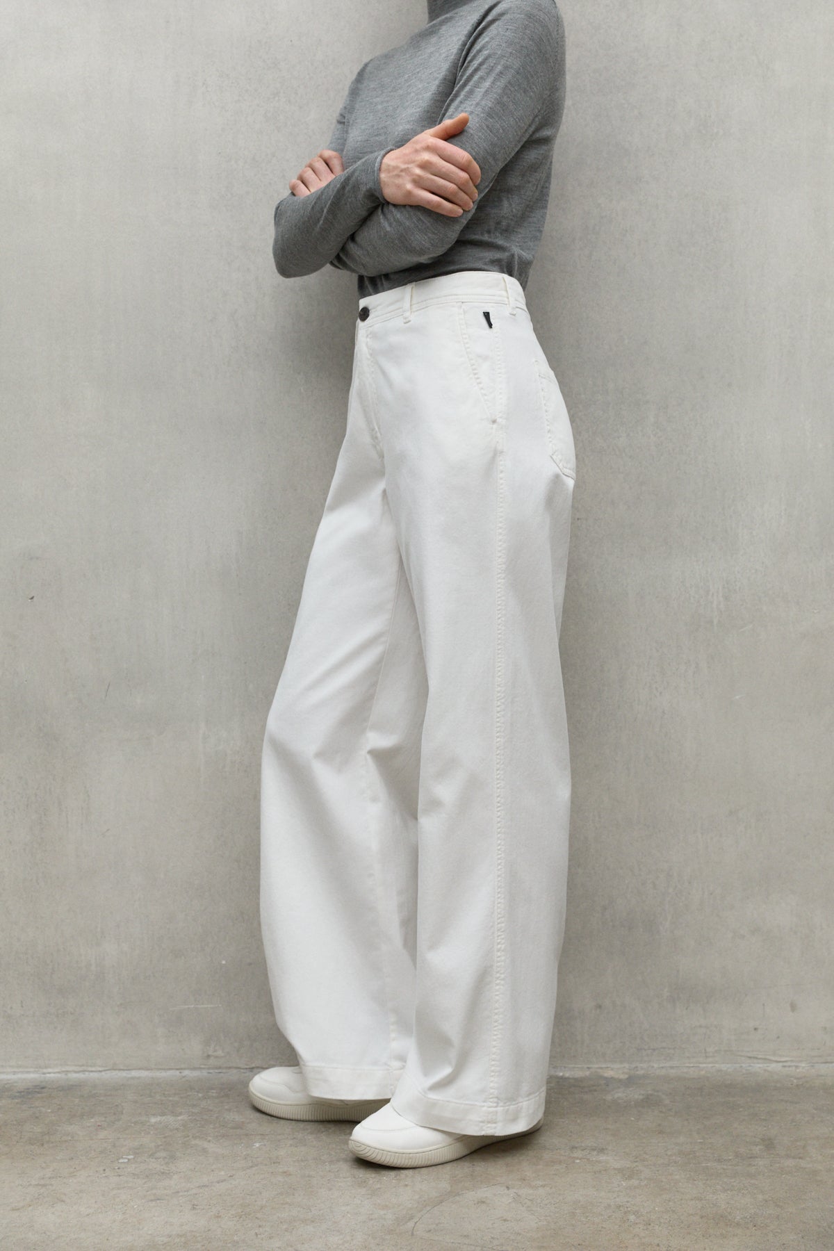 WHITE VALLS TROUSERS