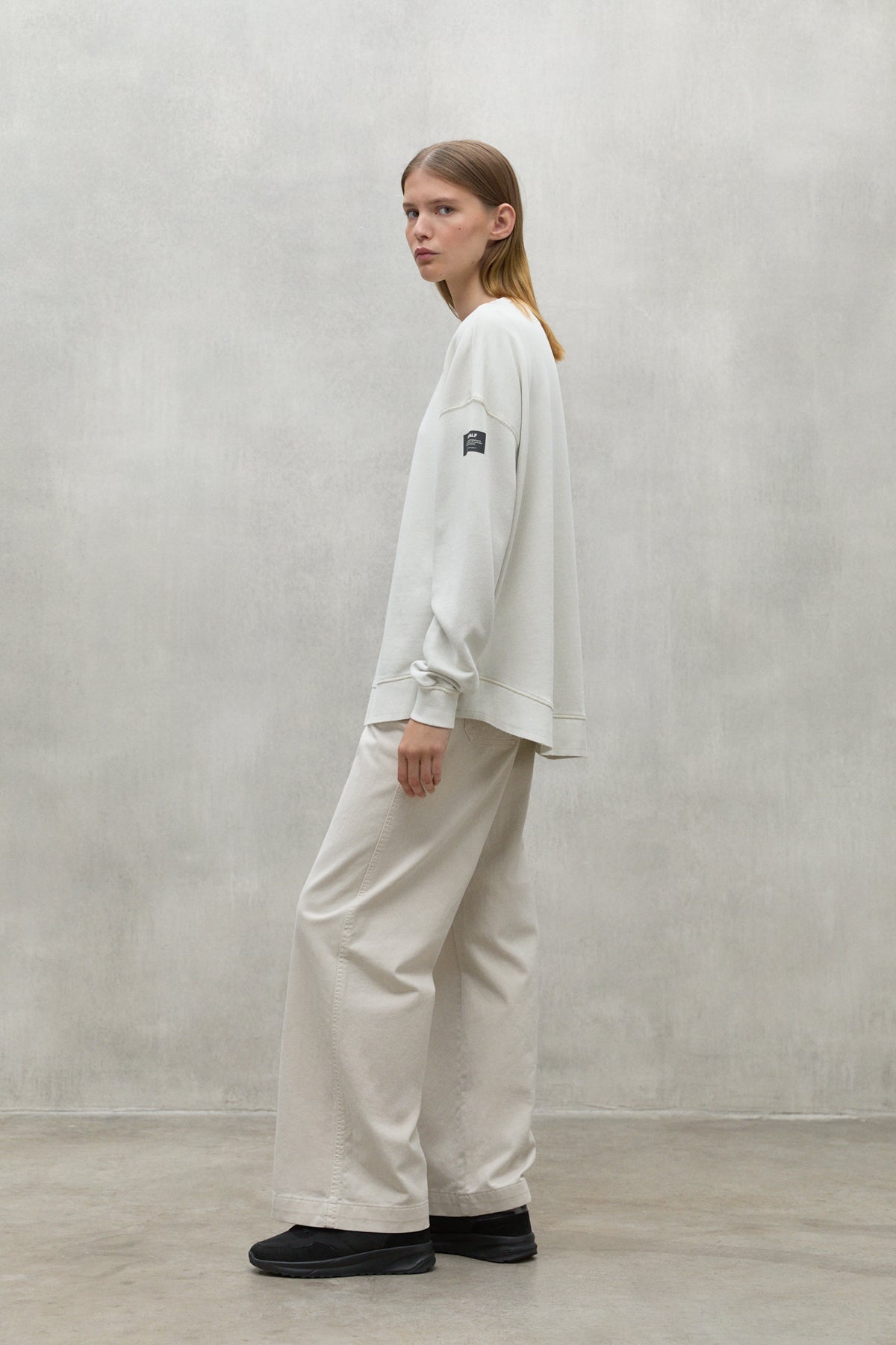 WHITE ELVAS SWEATSHIRT