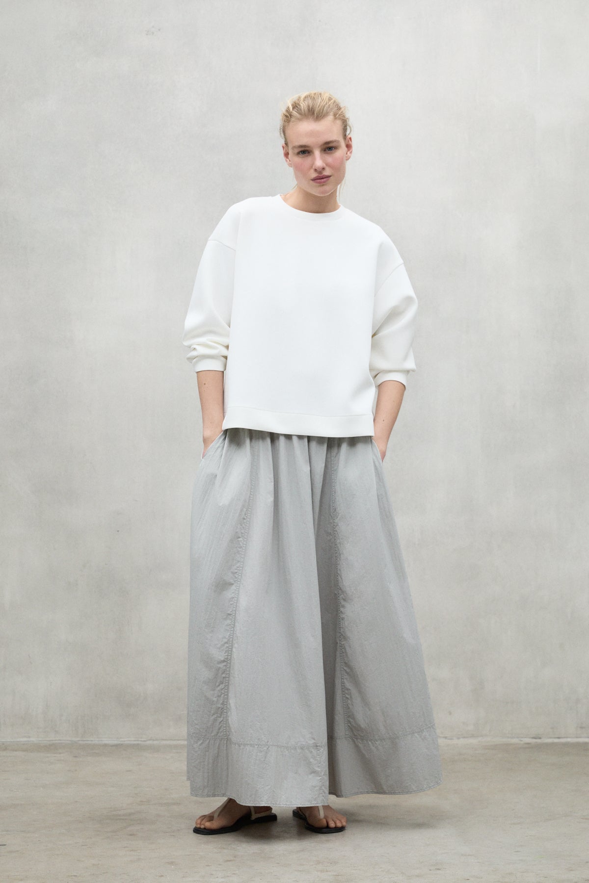 WHITE VALDIVIA SWEATSHIRT