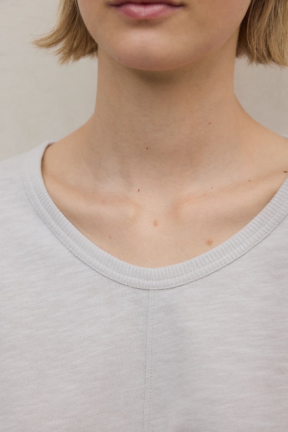 CAMISETA ADRAGA GRIS CLARO