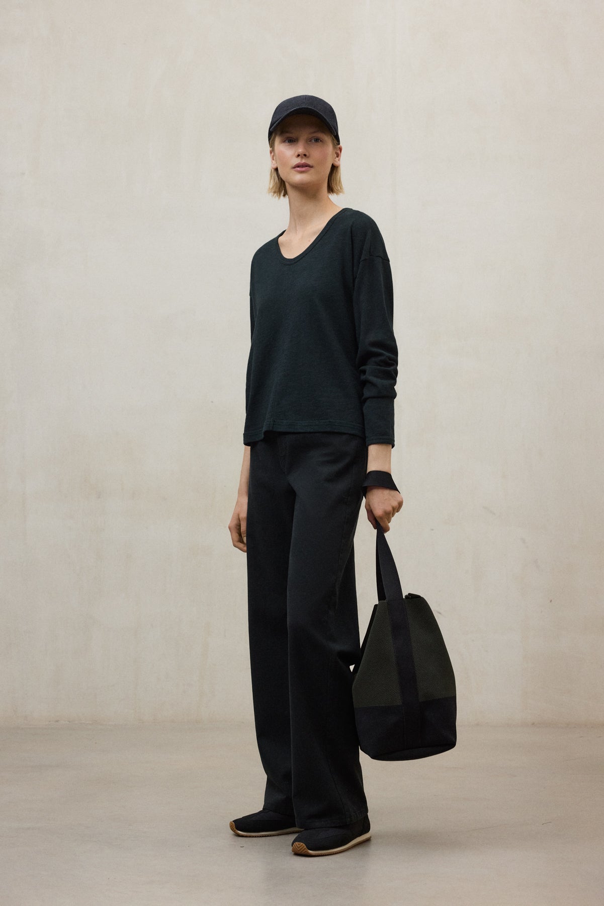 BLACK ADRAGA T-SHIRT