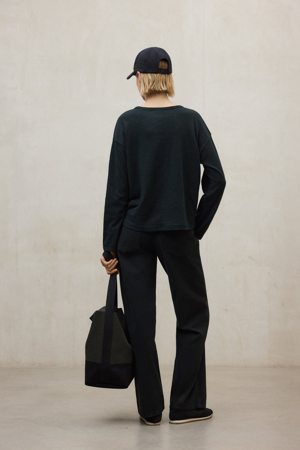 BLACK ADRAGA T-SHIRT