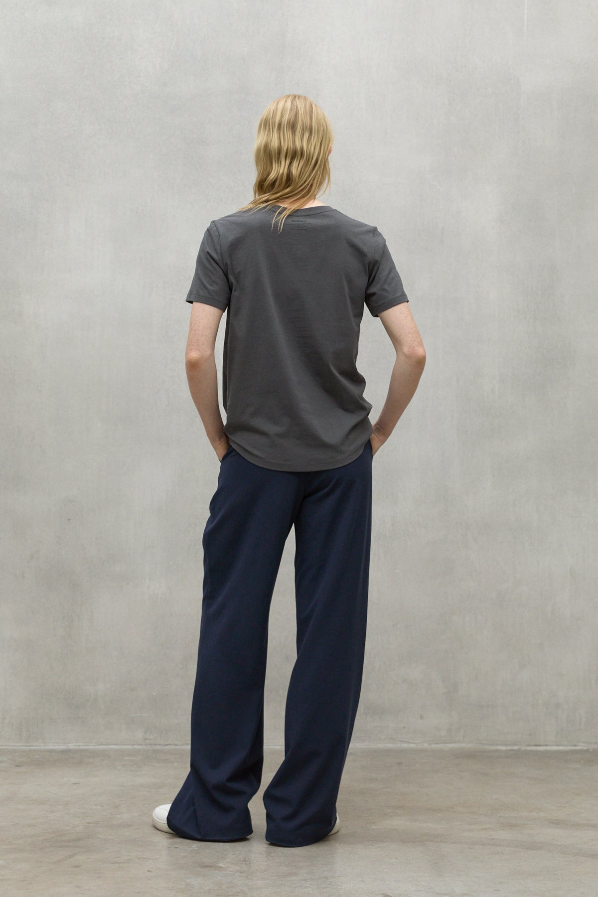 CAMISETA ARIZA GRIS OSCURO