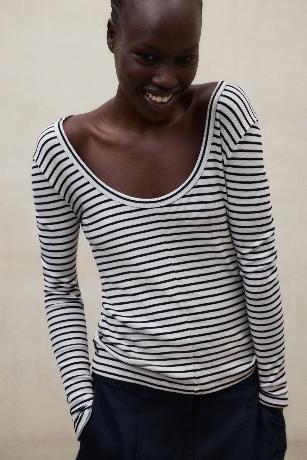 CAMISETA DE MANGA LARGA FARO A RAYAS NEGRA