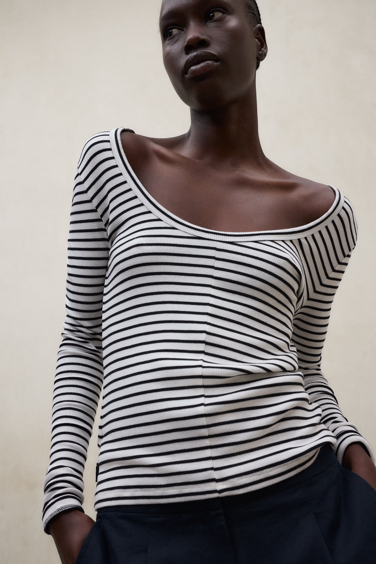 CAMISETA DE MANGA LARGA FARO A RAYAS NEGRA