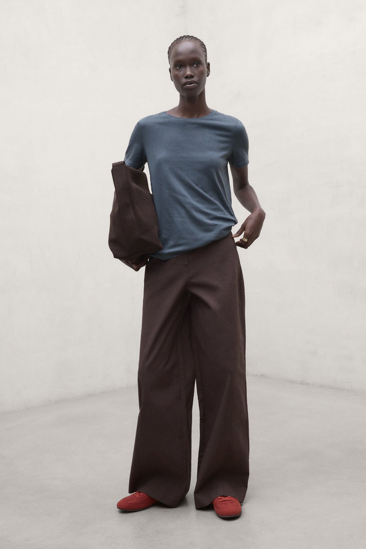 KHAKI LAKE T-SHIRT