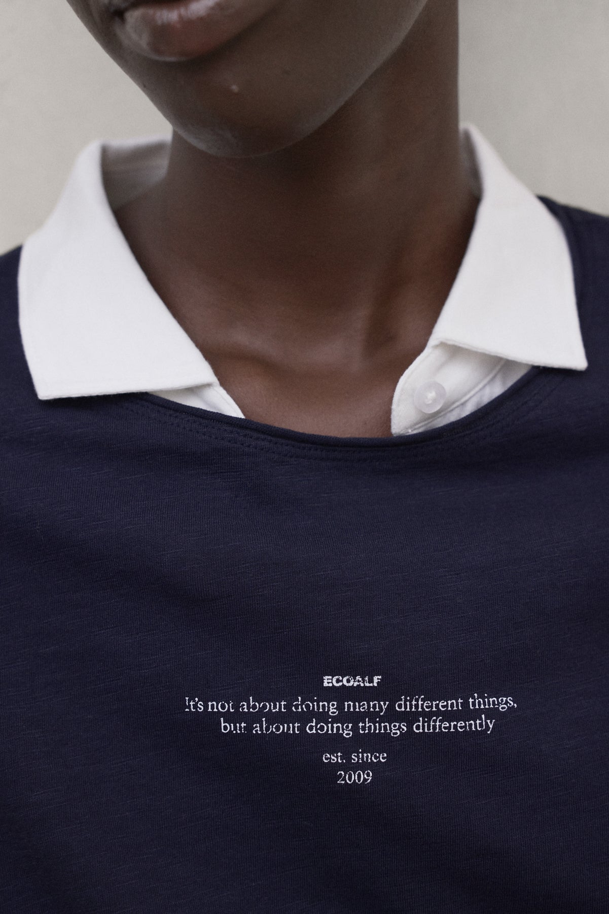 CAMISETA NOVAR AZUL MARINO