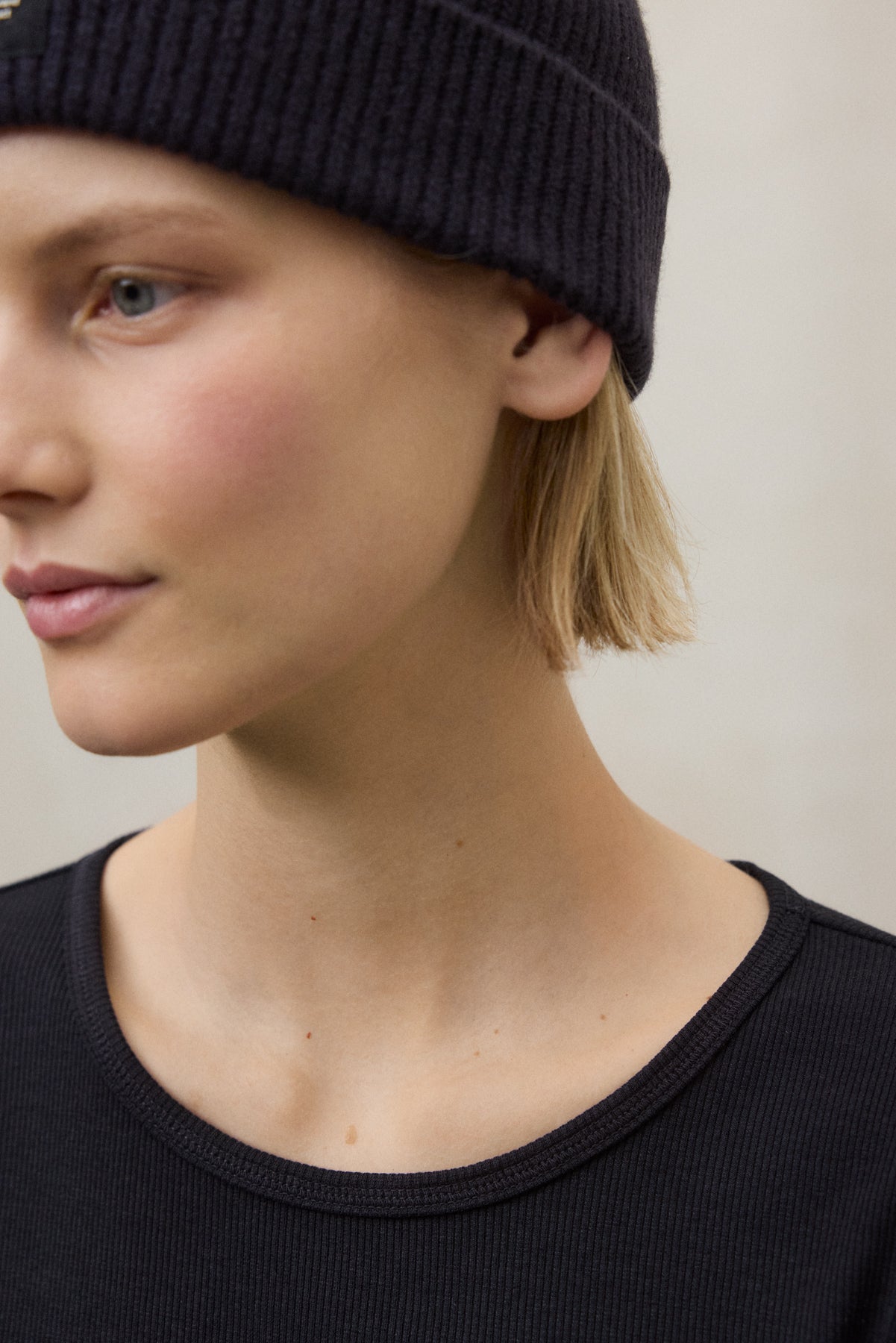 BLACK LONG-SLEEVED SINES T-SHIRT