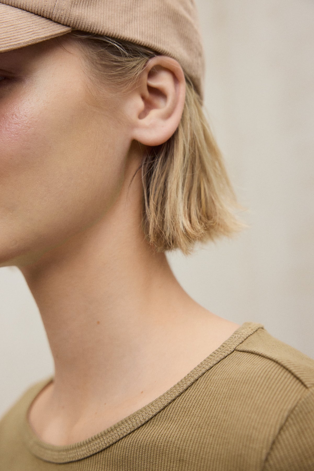 MUSTARD LONG-SLEEVED SINES T-SHIRT