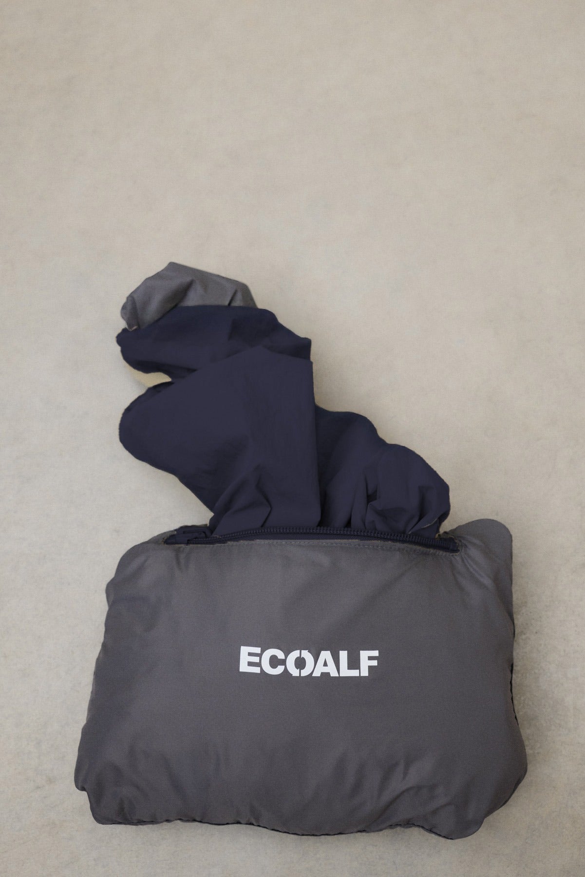 PACKABLE EOLI JACKET IN NAVY BLUE