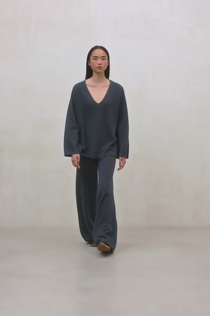 color-begonia-knit-woman